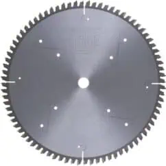 Precision circular saw blade for woodworking, high-quality steel construction, ideal for cutting wood, MDF, and plywood in carpentry projects. Suitable for professional and DIY use.