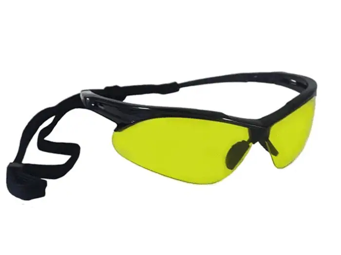 Protective sports eyewear with yellow tint for enhanced vision and safety during outdoor activities. Adjustable strap for a secure fit and impact resistance. Ideal for cycling, running, or sports safety gear.