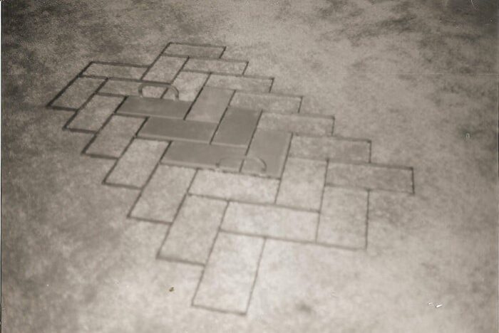 DIAGONAL HERRINGBONE QUARRY TILE RACK