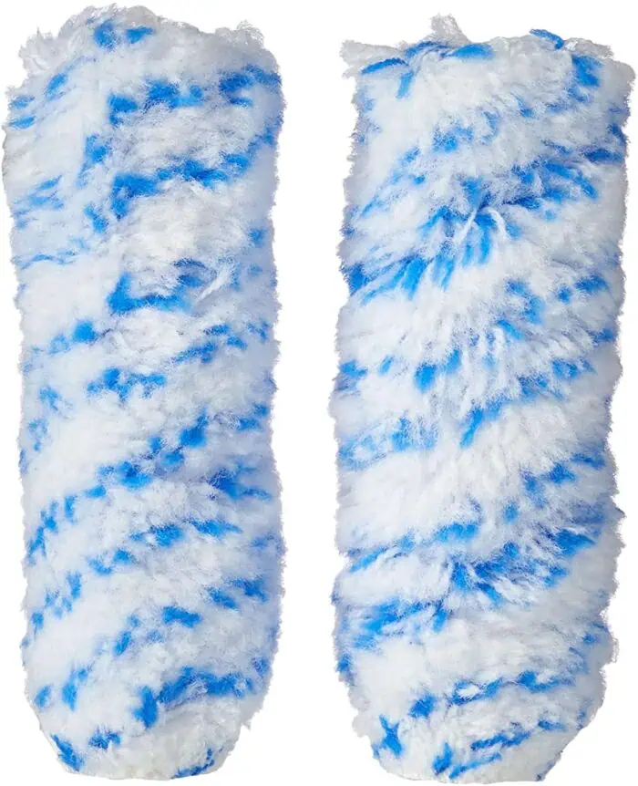 Fluffy white and blue cleaning microfiber mop pads, ideal for household cleaning and dusting, featuring soft, absorbent material for effective grime removal. Perfect for use with NIS Tools.